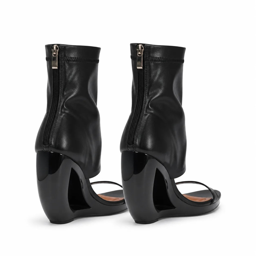 Deep Black Gradara Leather Toe-Strap Sandals heel detail