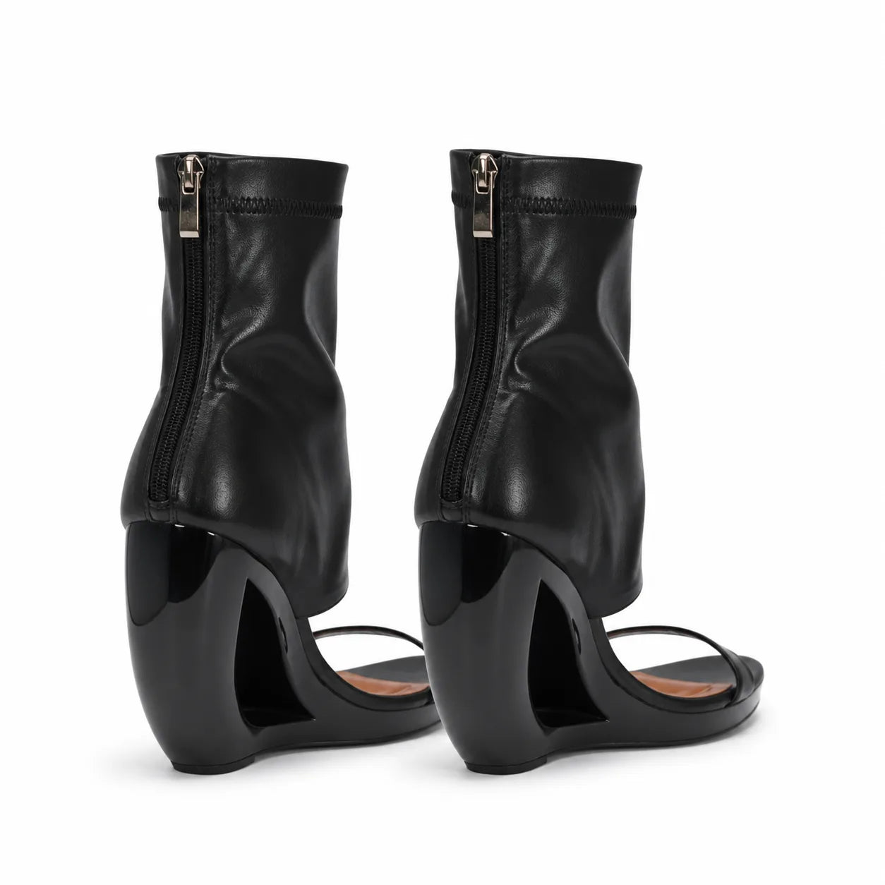 Deep Black Gradara Leather Toe-Strap Sandals heel detail