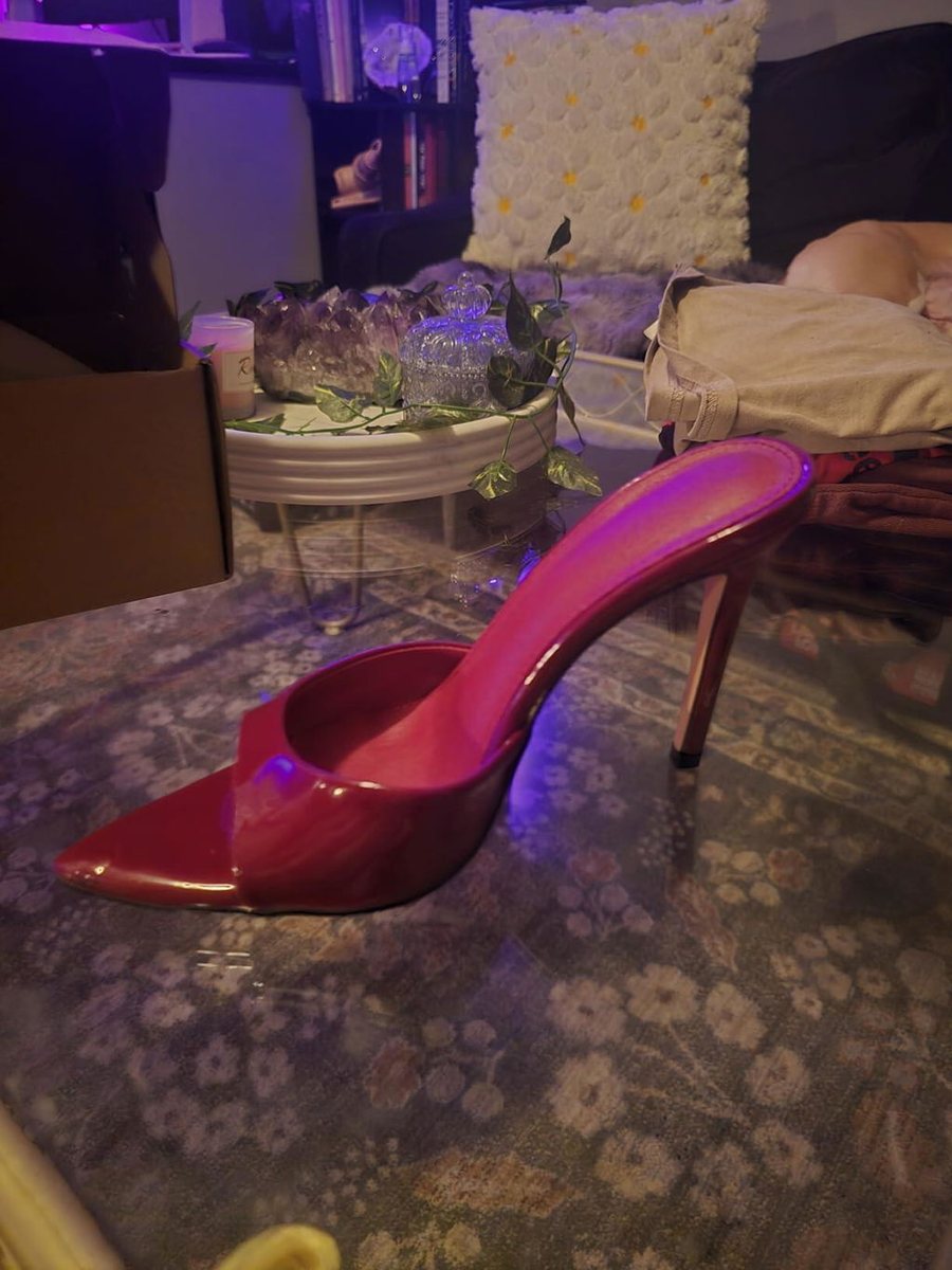 Customer photo of the Noa Sandals